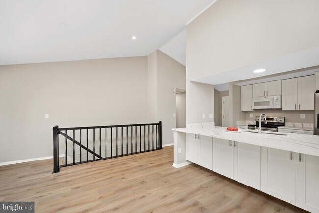 Foto del edificio - 8200 Clay Dr