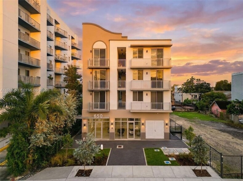 Photo - 650 SW 1st Street Unit 305