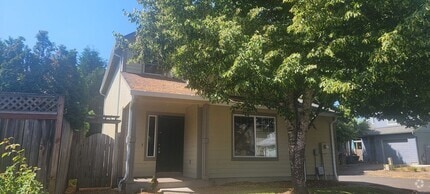 Building Photo - 5240 SW Rose Pl
