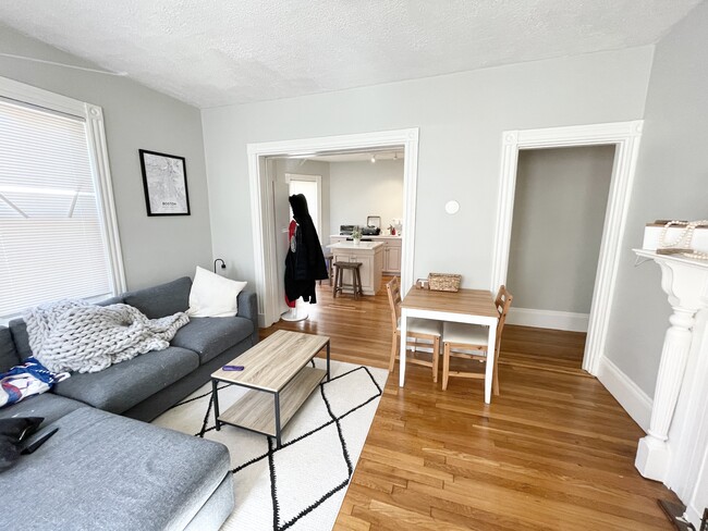 Building Photo - 24 Pond St