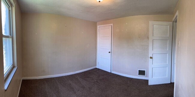 Building Photo - 2 Bedroom House in Stanton Heights