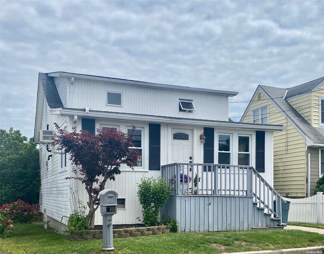 2541 Peconic Ave, Seaford, NY 11783 House for Rent in Seaford, NY