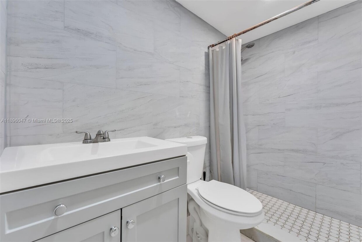 Foto principal - 4655 Palm Ave
