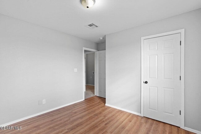 Foto del edificio - 6325 Geiger Ave