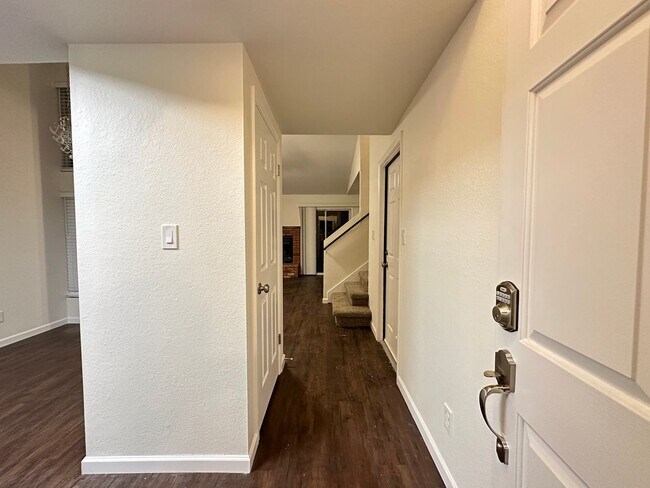 Building Photo - 3 Bedroom Single Family Home in Phoenix