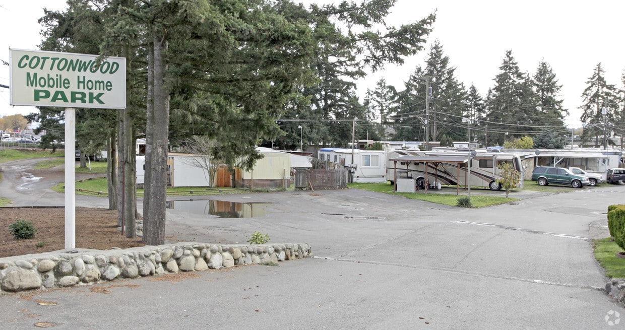 Cottonwood Mobile Home Park Apartments in Puyallup, WA