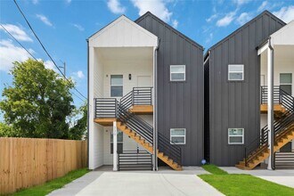 Building Photo - 330 Clearwater St