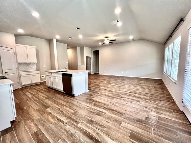 Building Photo - 7811 Dakota Cir