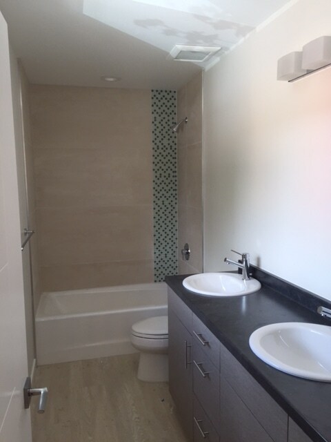 Double Bath upstairs - 10 Cooper Pl