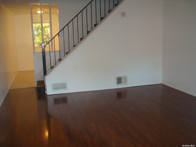 Foto del edificio - 89-54 Moline St