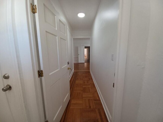 Foto del edificio - 3 bedroom in Woodside NY 11377