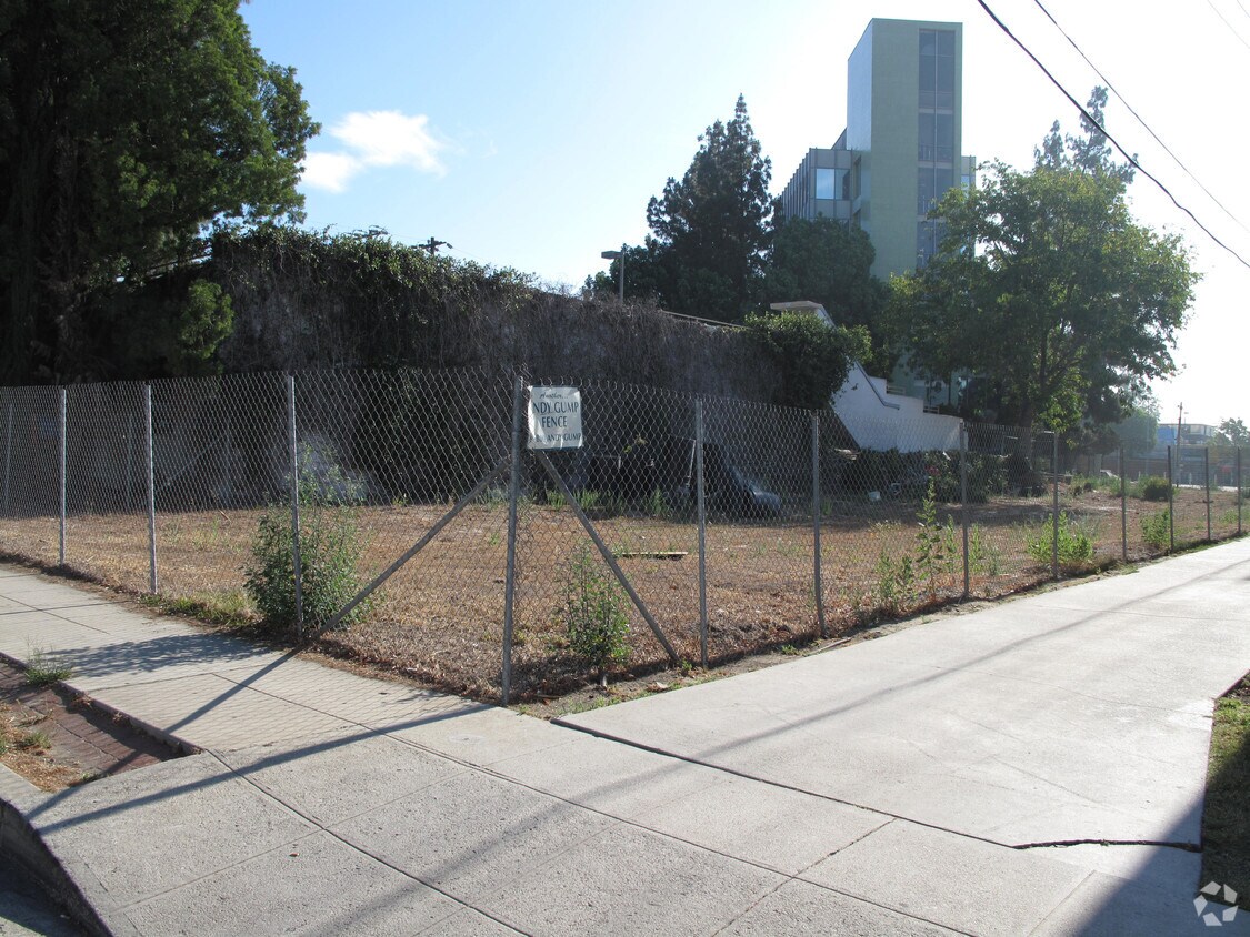 Building Photo - 5056-5058 1/2 Fair Ave.