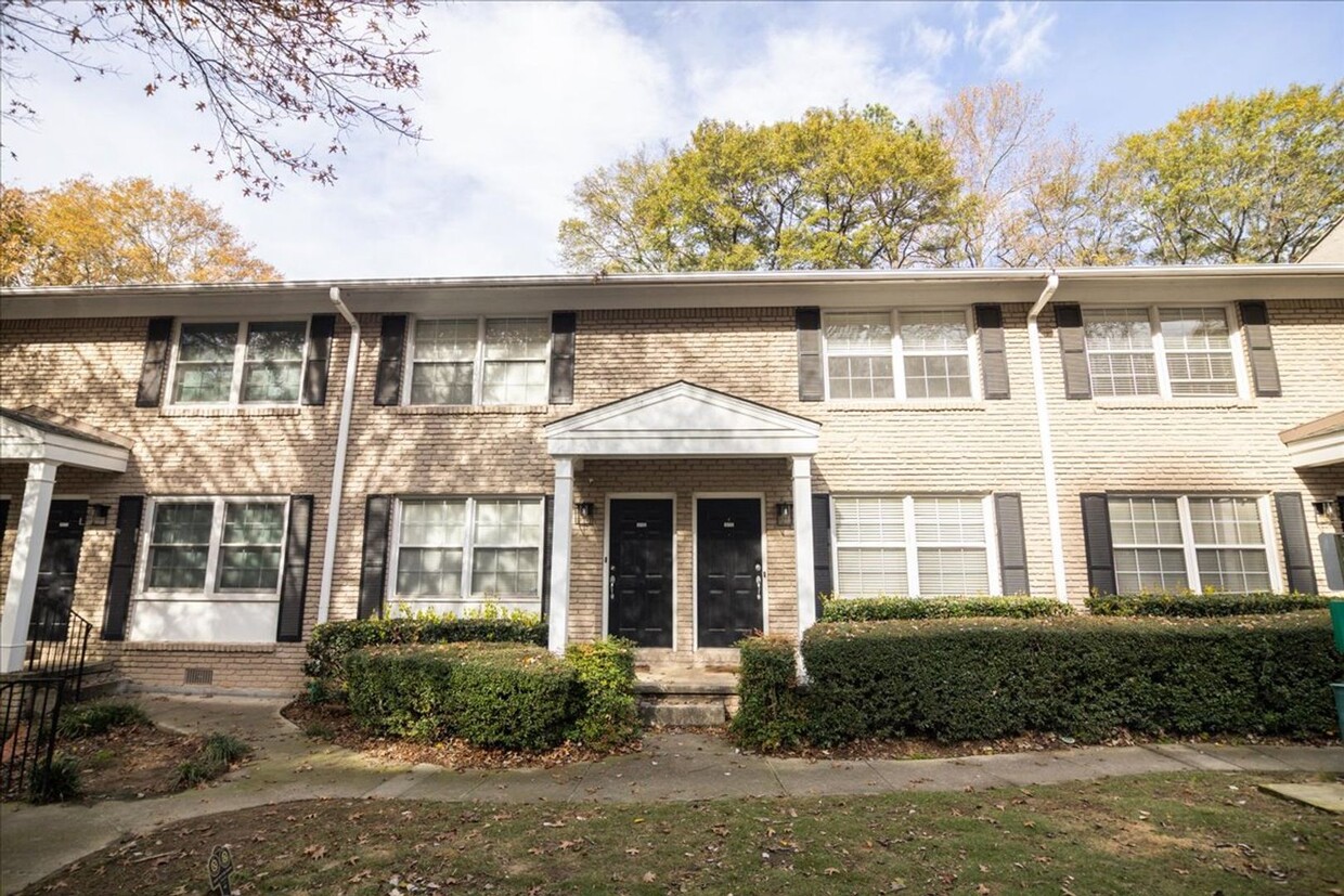 Primary Photo - Beautifully Updated 2bd/1.5ba Townhome is ...