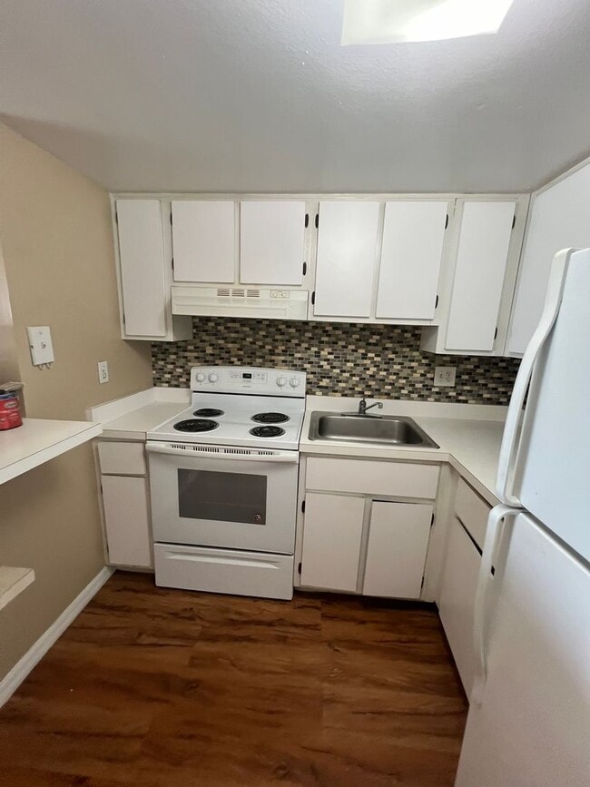 Building Photo - 618 Orange Dr