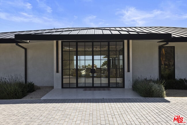 Building Photo - 5837 Murphy Way