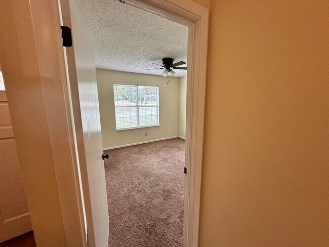 Foto del edificio - 3 Bedroom/2 Bath Townhouse in Excellent Lo...