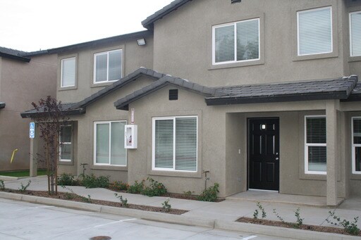 Primary Photo - 460 Oswell St