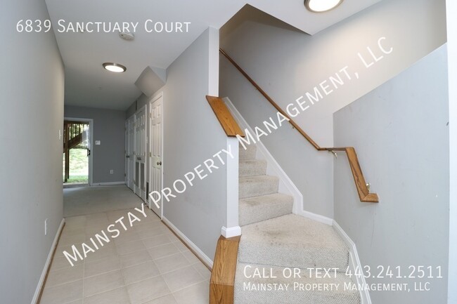 Building Photo - End Unit 3 Bedroom Townhome W/ Garage and ...