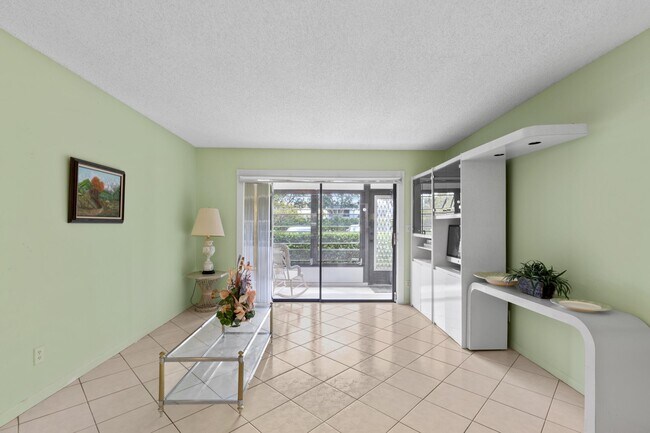 Foto del edificio - 15450 Pembridge Ave