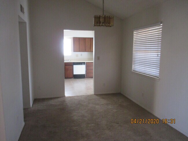 Building Photo - 231 Flynn Dr