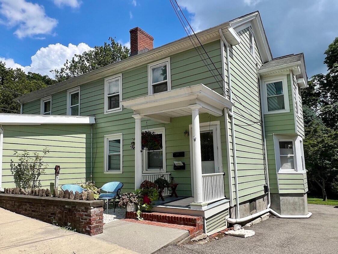 Foto principal - 201 Main St