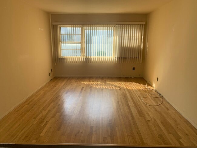 Foto del edificio - 476 Willow Rd W