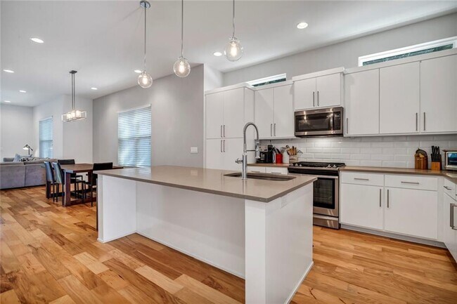 Building Photo - 6808 Cruz St