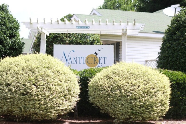 Building Photo - 2BR/1BA with Fenced Yard – Lawn Care Inclu...