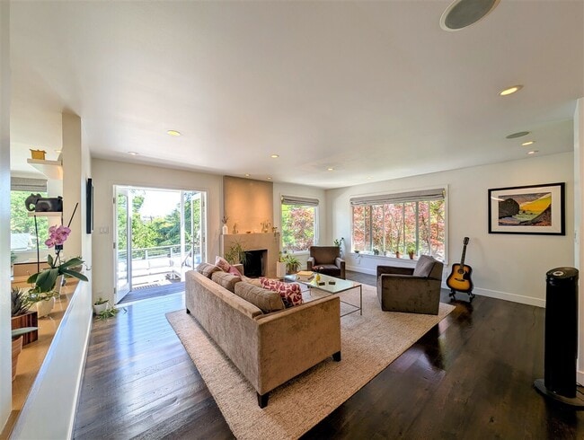 Building Photo - 10 Idalia Ct