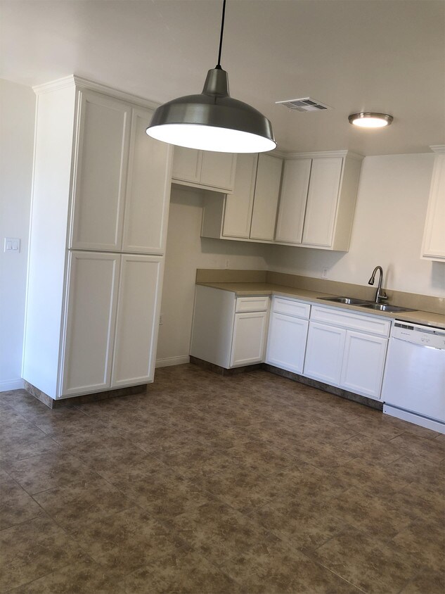 1016 Meredith Dr, Bakersfield, CA 93304 House Rental in Bakersfield