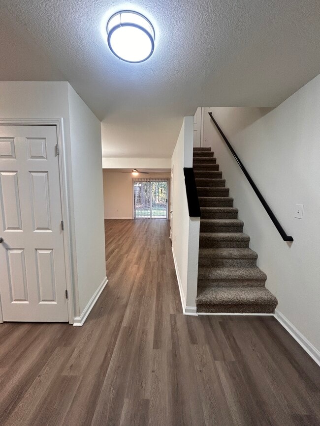 Foto del edificio - 1021 Fords Pointe Cir