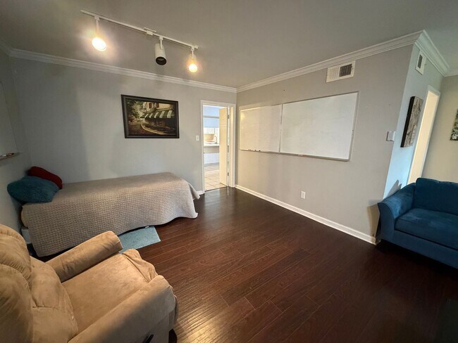 Building Photo - 9505 Balsa Dr