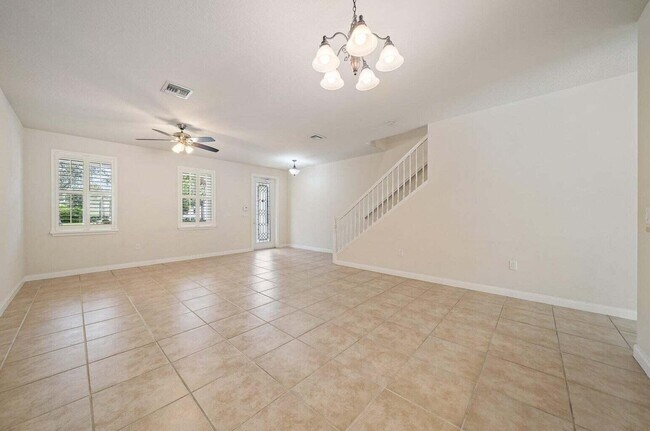 Building Photo - 3253 Duncombe Dr