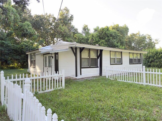 Building Photo - 1640 Salem Dr
