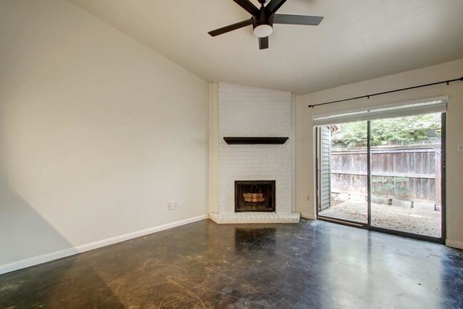 Foto del edificio - Wonderful Secluded Condo in Old South Austin