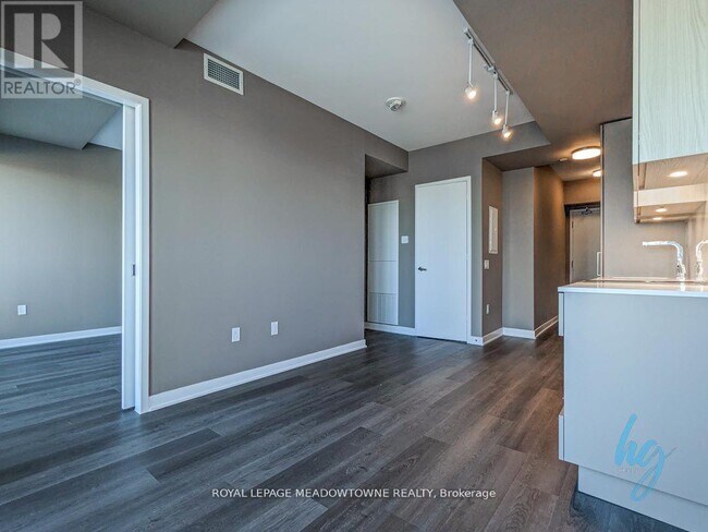 Photo du bâtiment - 3900 Confederation Pkwy