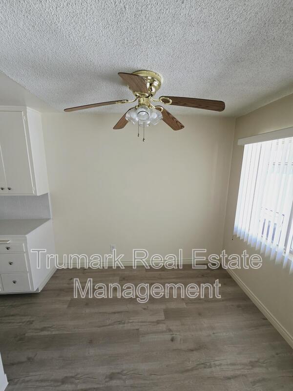 Building Photo - 1811 Huntington Dr