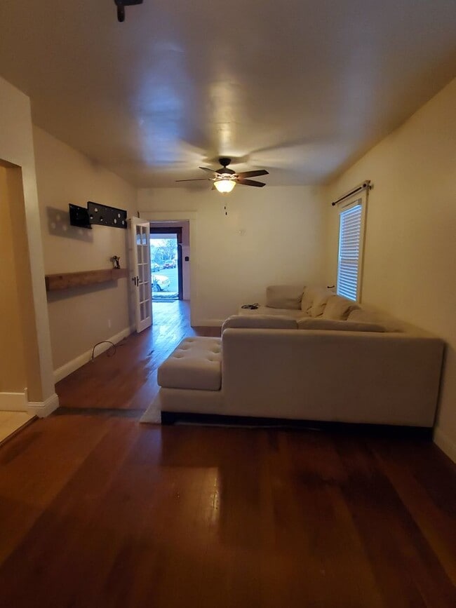 Building Photo - For Rent – Spacious 4 Bedroom Victorian Home | 2,528 Sq Ft