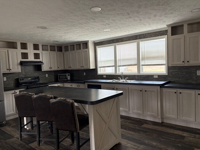 Building Photo - 1639 County Line Rd