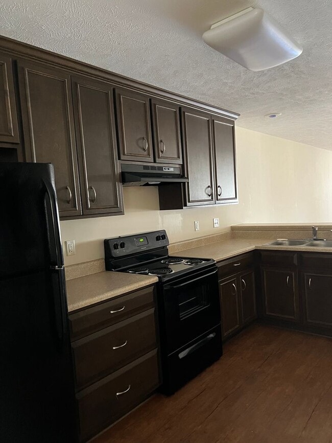 Building Photo - 105 Magnolia Ct