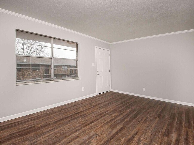 Building Photo - 609 E Inskip Dr