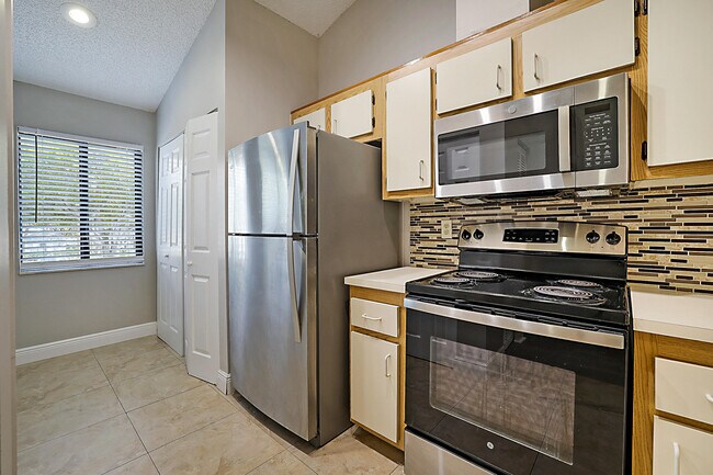 Building Photo - 605 Harbour Pointe Way