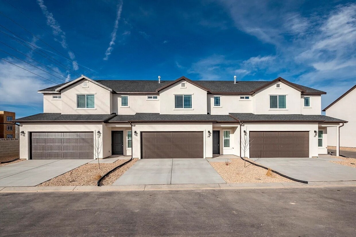 Primary Photo - Charming Cedar City 3 Bedroom Townhome!