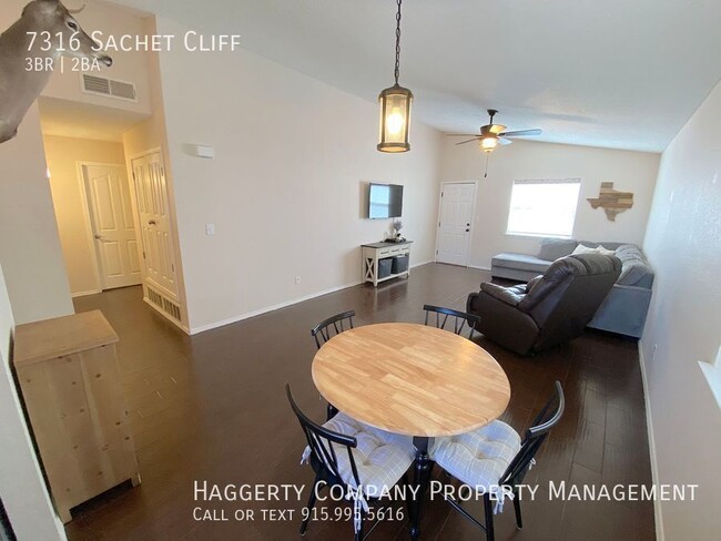 Foto del edificio - 7316 Sachet Cliff Dr