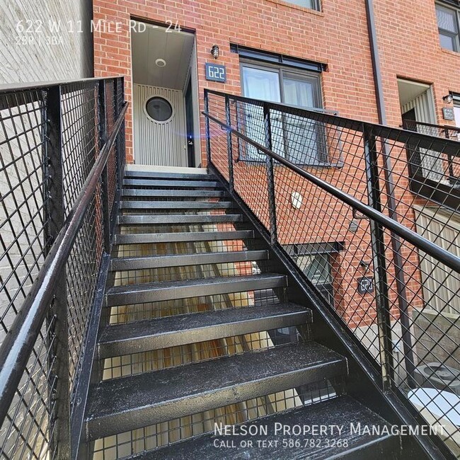 Foto del edificio - 622 W Eleven Mile Rd