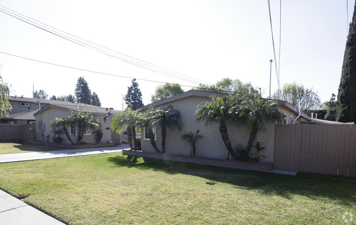 Foto principal - 2334-2346 Roberta Ave