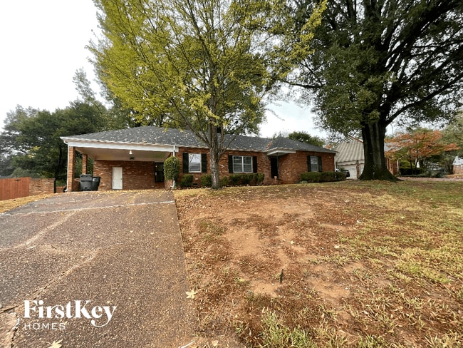 Building Photo - 4560 Parkwood Rd