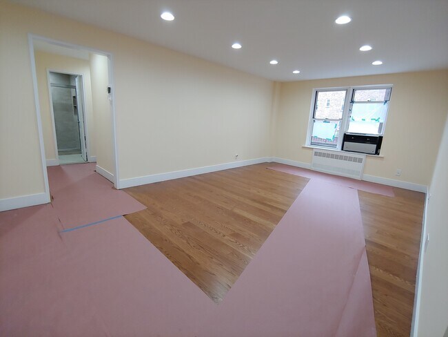 Living room - 6505 Yellowstone Blvd
