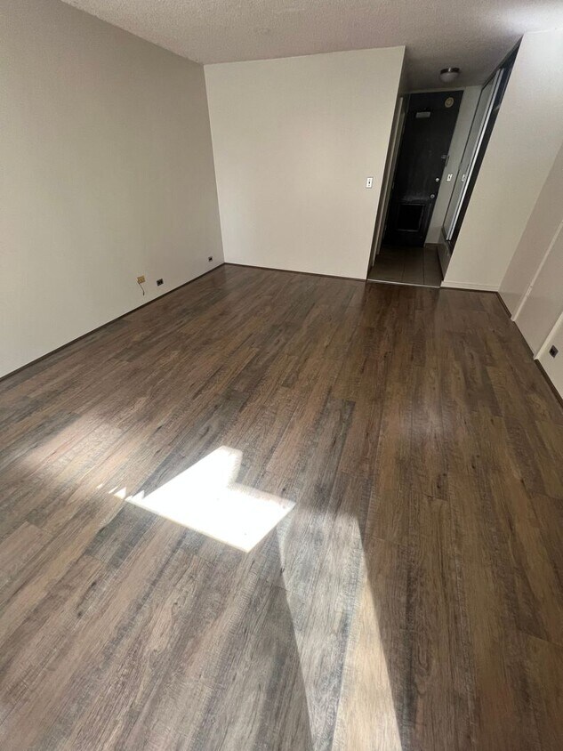 Foto principal - Renovated studio @ Pacific Grand $1400.00