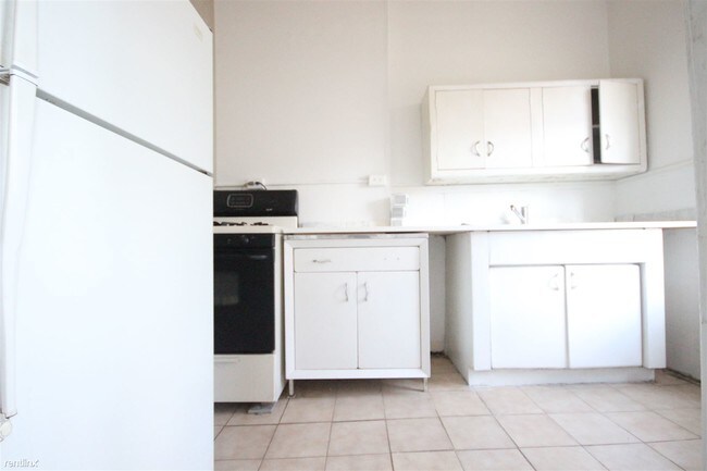 Building Photo - 184 Covert St